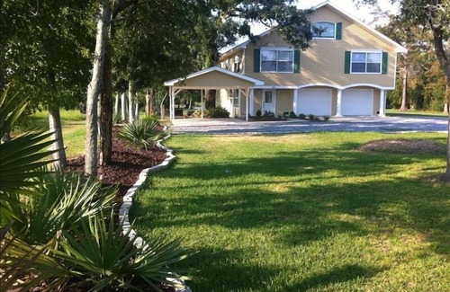 Slidell Casa | Bayou Waterfront Getaway en lujo- 25 minutos a Nueva Orleans