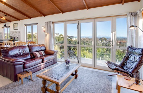 Bluff Hill Casa | BAYSCAPE – NAPIER HOLIDAY HOME, family friendly in Bluff Hill