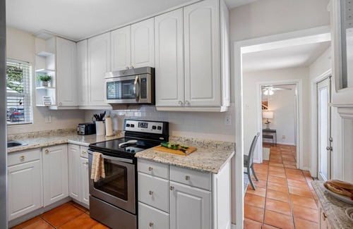 Virginia Park Casa | Bayshore Bungalow – Steps from Scenic Waterfront