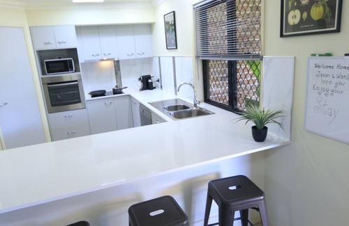 Rothwell Casa | Bayside Bliss 8-Sleeper Family escape. Pet Friendly!