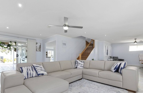 Beachmere Casa | BAYSIDE BLISS
