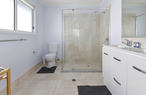 Beachmere Casa | BAYSIDE BLISS