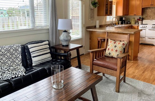 Jacoby Creek Casa | Bayside Bungalow, Stylish & Close to Town