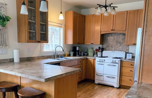 Jacoby Creek Casa | Bayside Bungalow, Stylish & Close to Town