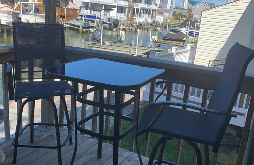 Little Salisbury Condominio | Bayside Canal condo in Mid-Town Ocean City, MD Pets Welcome, No pet fee!!