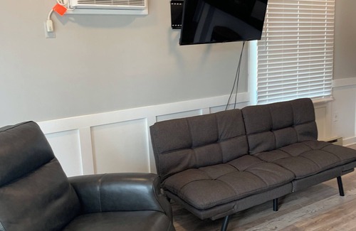 Little Salisbury Condominio | Bayside Canal condo in Mid-Town Ocean City, MD Pets Welcome, No pet fee!!