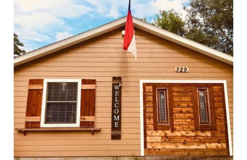 Dickinson Cabaña | Bayside Cottage