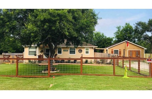 Dickinson Cabaña | Bayside Cottage