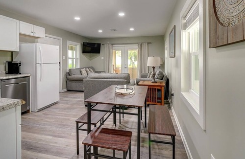 Bayside Cabaña | Bayside Getaway 2 Bedroom Cottage by Redawning