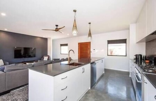 Busselton Casa | Bayside Luxury Escape Busselton- EV CHARGER AVAILABLE