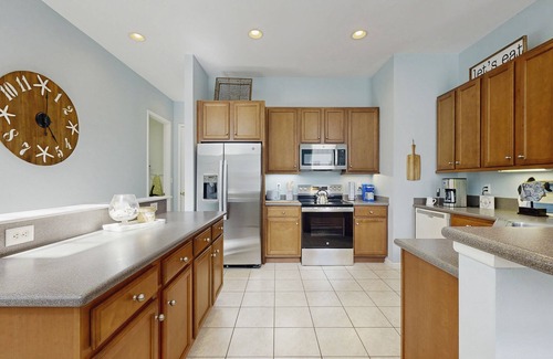 The Commons Casa | Bayside Resort dog-friendly townhouse w/ tennis court access, WiFi, and balcony