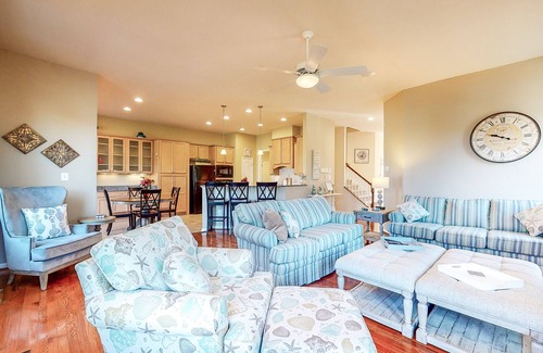 The Commons Casa | Bayside Resort house w/ free WiFi, tennis court, gym, and fireplace