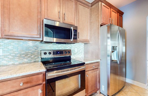 The Commons Casa | Bayside Resort house w/ basketball court, tennis court, shared sauna & WiFi
