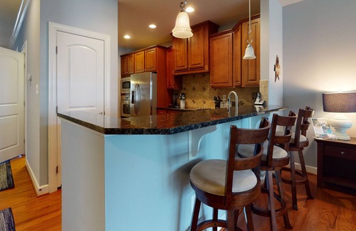 The Commons Casa | Bayside Resort townhouse w/ games, basketball court, shared sauna, gas grill