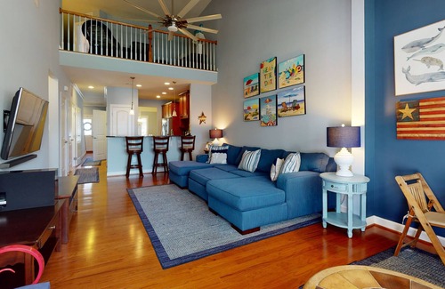 The Commons Casa | Bayside Resort townhouse w/ games, basketball court, shared sauna, gas grill