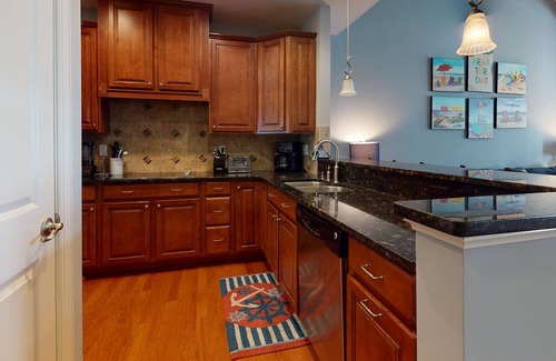 The Commons Casa | Bayside Resort townhouse w/ games, basketball court, shared sauna, gas grill
