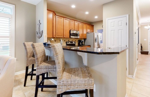 The Commons Casa | Bayside Resort townhouse with hot tub, pools, golf, game room, gym - dogs OK