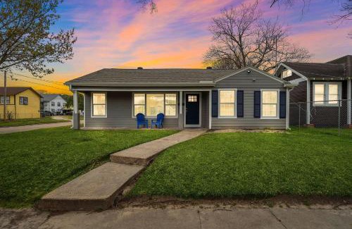 Baytown Casa | Baytown Home By The Bay visit Calypso Bay Water Park Unidad Skate park and Main Street 5 Star superhost