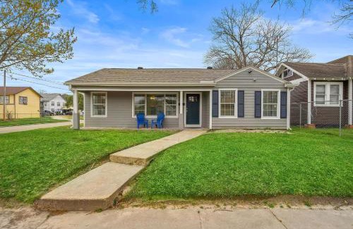 Baytown Casa | Baytown Home By The Bay visit Calypso Bay Water Park Unidad Skate park and Main Street 5 Star superhost