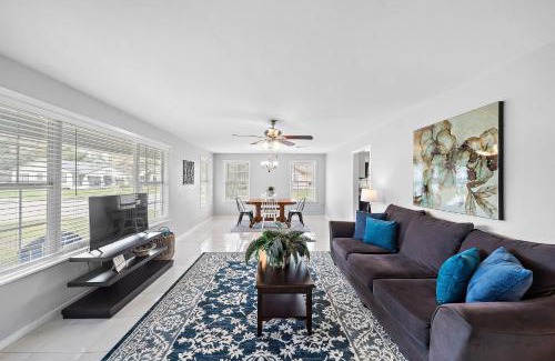 Baytown Casa | Baytown Home By The Bay visit Calypso Bay Water Park Unidad Skate park and Main Street 5 Star superhost