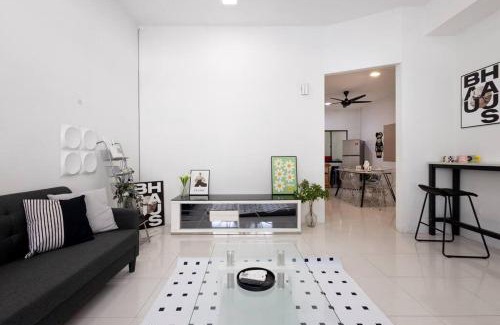 Kampung Pengkalan Casa | Bayu Tasik Guest House Pengkalan- free netflix