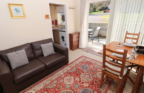 Oxwich Casa | BAYVIEW BUNGALOW, pet friendly, with a garden in Reynoldston