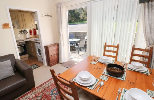 Oxwich Casa | BAYVIEW BUNGALOW, pet friendly, with a garden in Reynoldston