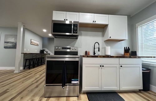 Bay View Casa | Bayview Bungalow - Sleeps 8 - Steps from the lake and a short drive to CP & Jet!