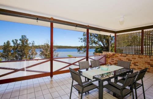 Erowal Bay Casa | Bayview I Absolute Waterfront with Jetty I 5 Mins to Hyams Beach