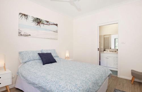 Erowal Bay Casa | Bayview I Absolute Waterfront with Jetty I 5 Mins to Hyams Beach