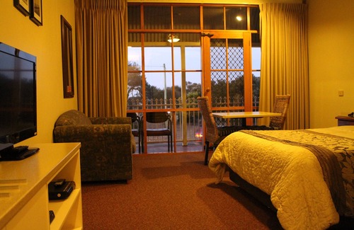 Capel Sound Hotel | Bayview Motel Rosebud