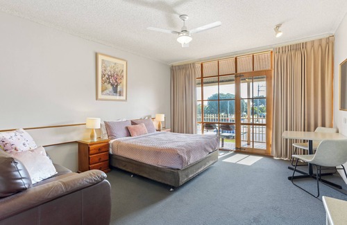 Capel Sound Hotel | Bayview Motel Rosebud