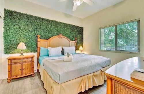 St. Petersburg - Clearwater Apartamento | Bayview Oceanside Condo with Pool and Private Balcony
