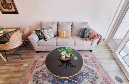 East Village Apartamento | Bayviews Lux One-bedroom Apartment 1min to Petco Park Convention Center Gaslamp Pool, Hot Tub