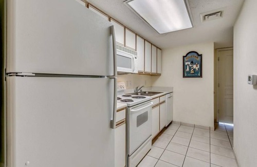Crescent Beach Condominio | Baywatch Resort by Escape