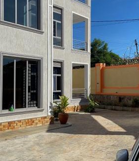 Kampala Apartamento | BAZY SUITEs