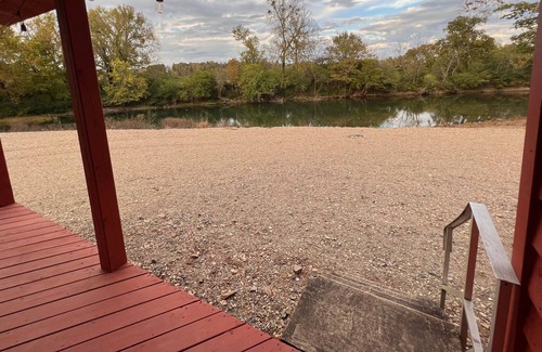 Mount Ida Cabina | BB's River Cabin