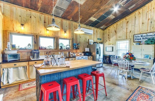 Enterprise Cabina | BBQ Ready: Farm-Style Kinston Hideaway w/ Pool