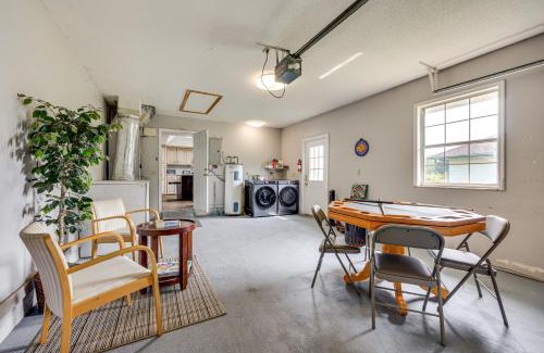 Edgar Casa | BBQ Ready Hawthorne Home with Screened-In Patio