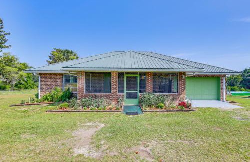 Edgar Casa | BBQ Ready Hawthorne Home with Screened-In Patio