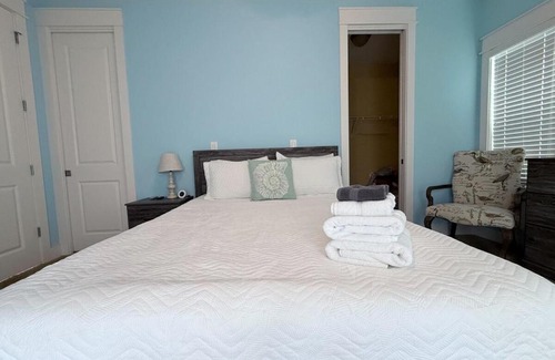 Jacksonville Beach Apartamento | Be a Nomad - Beachside Studio - 1 Block to Sand!