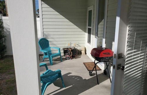 Jacksonville Beach Apartamento | Be a Nomad - Beachside Studio - 1 Block to Sand!