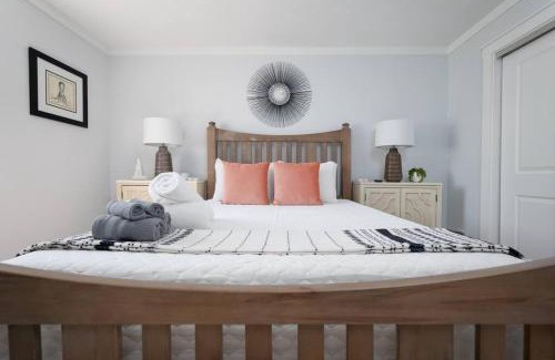 Jacksonville Beach Apartamento | Be A Nomad - Entire Triplex - Steps to the beach