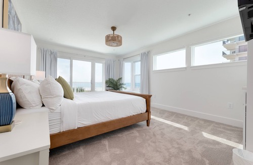 Jacksonville Hotel | Be A Nomad | Oceanfront Boutique Hotel | {2FL King}