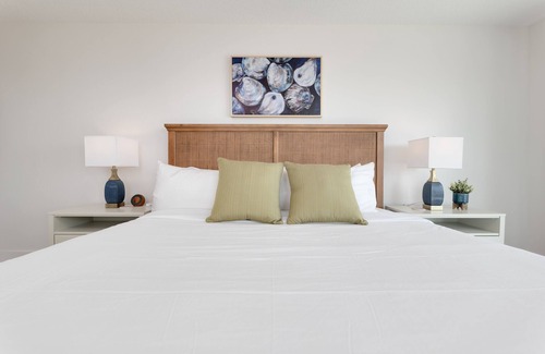 Jacksonville Hotel | Be A Nomad | Oceanfront Boutique Hotel | {2FL King}