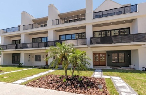Jacksonville Beach Casa | Be A Nomad – Oceanview Luxe, 5BR Retreat