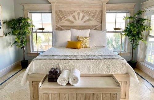 Jacksonville Beach Apartamento | Be A Nomad - Stunning Old World Home Top Oceanviews