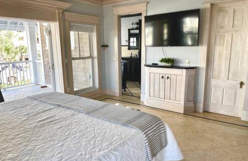 Jacksonville Beach Apartamento | Be A Nomad - Stunning Old World Home Top Oceanviews