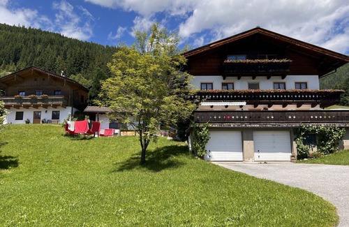 Schonbach Villa | Maravillosa casa de vacaciones para 11 personas con WIFI, TV, terraza y vista panorámica