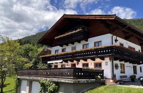 Schonbach Villa | Maravillosa casa de vacaciones para 11 personas con WIFI, TV, terraza y vista panorámica